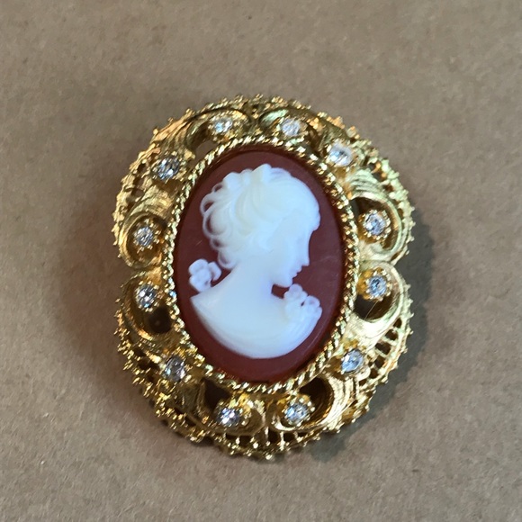 SIGNED R.J Graziano Necklace and Brooch Set - Picture 3 of 8